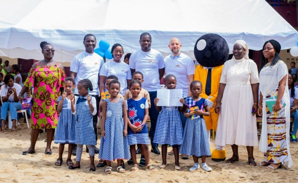 Côte d Ivoire Une société équipe les salles de classes du groupe