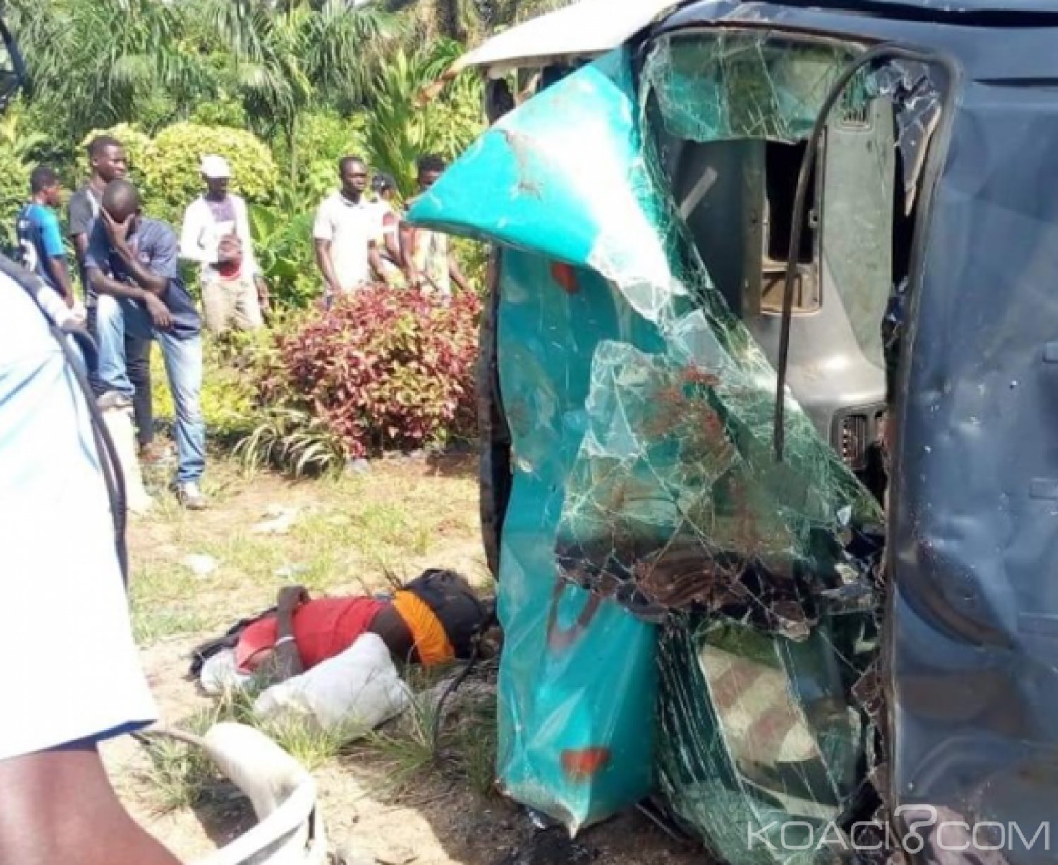 Côte d'Ivoire : Une sortie de route d'un minicar fait deux morts à  Port Bouët