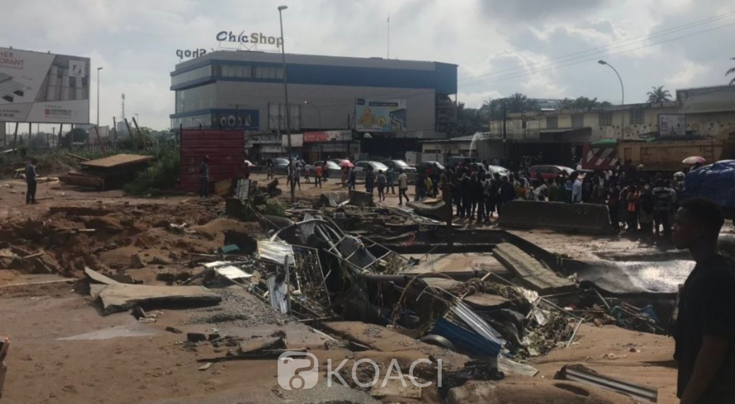 Côte d'Ivoire :   Inondations, Ouattara donne instruction de détruire les « infrastructures » des « grands bonnets » qui persistent sur les voies d'eau