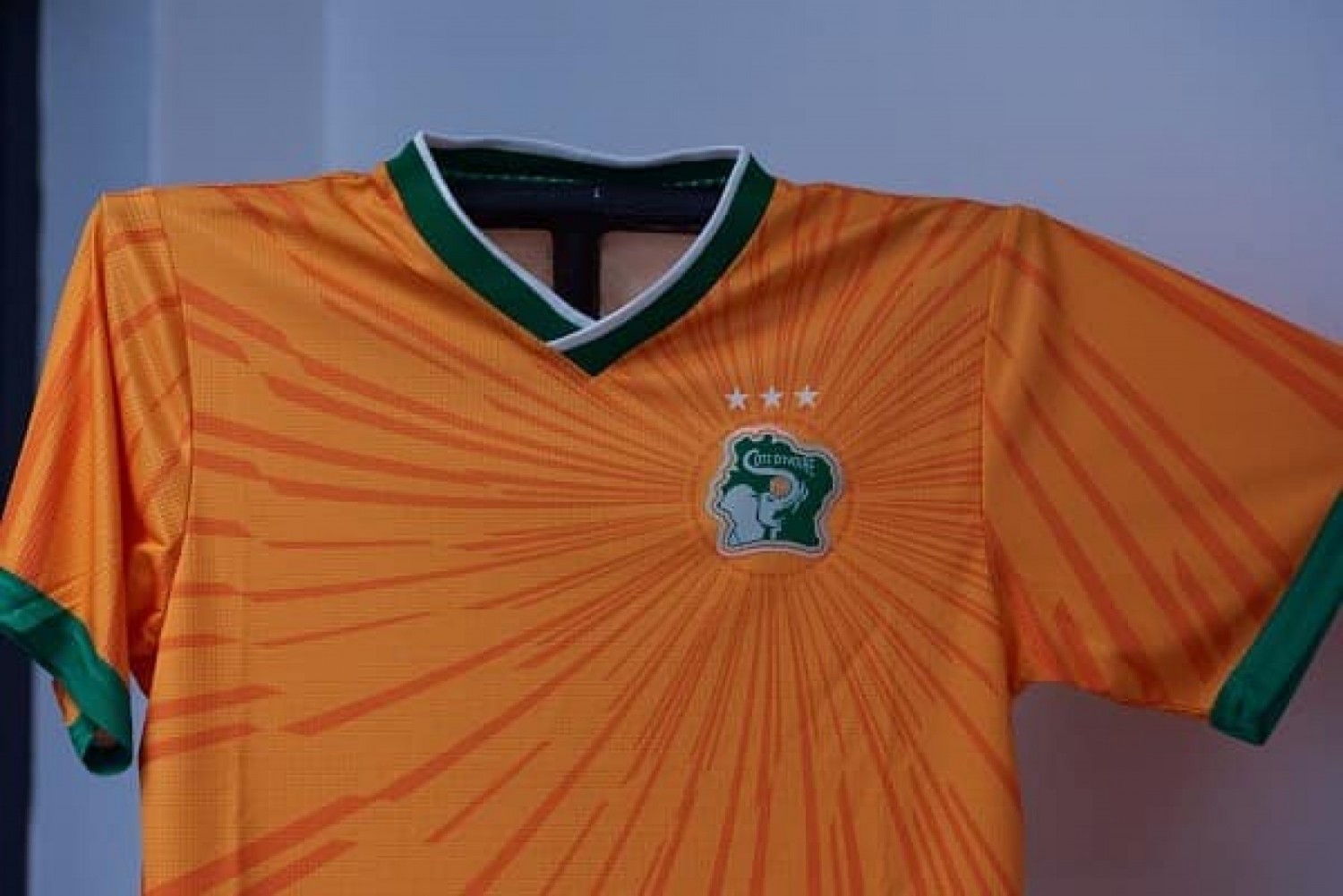 Côte d'Ivoire : Le nouveau maillot des éléphants dévoilé, tout savoir sur la billetterie du  match contre le Gabon à Korhogo