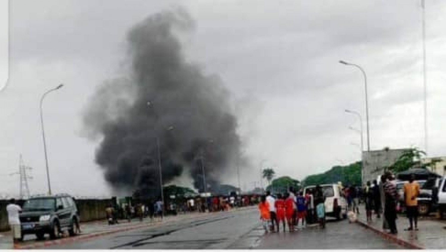 Côte d'Ivoire : Port-Bouët, violents affrontements suite à la décision de délocalisation de l'abattoir, un cargo de police et des véhicules calcinés