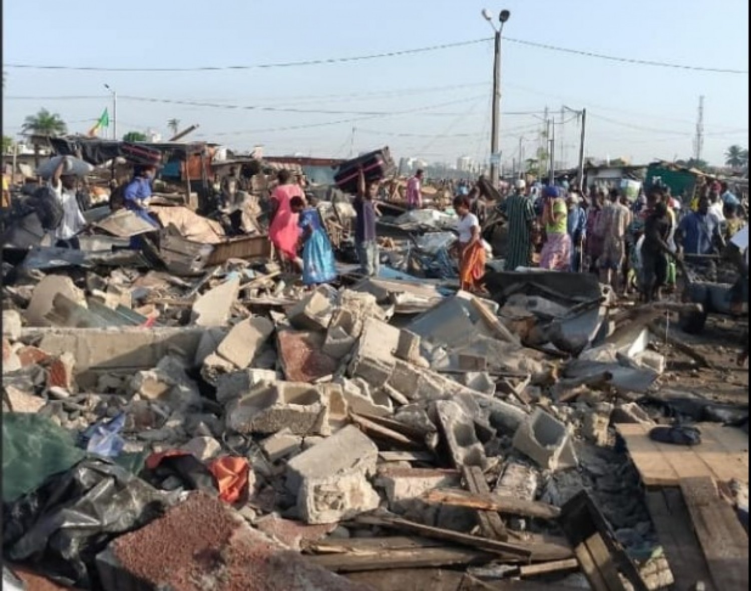 Côte d'Ivoire : Après les violences à Port-Bouët, le quartier « Abattoir » détruit, 595 foyers en détresse, ce que prévoit le District d'Abidjan