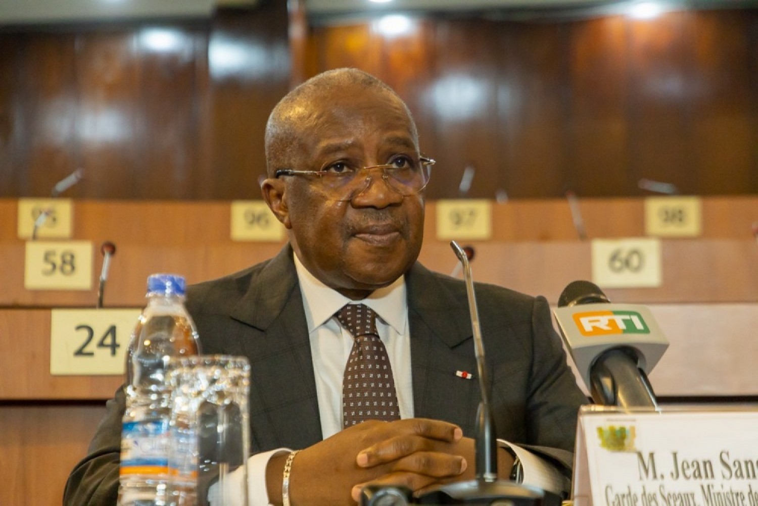 Côte d'Ivoire : Yamoussoukro, face aux sénateurs, Jean Sansan Kambilé «  mets quiconque au défi de le montrer le caractère liberticide de la disposition de l'alinéa 2 de l'article 185 du code pénal »