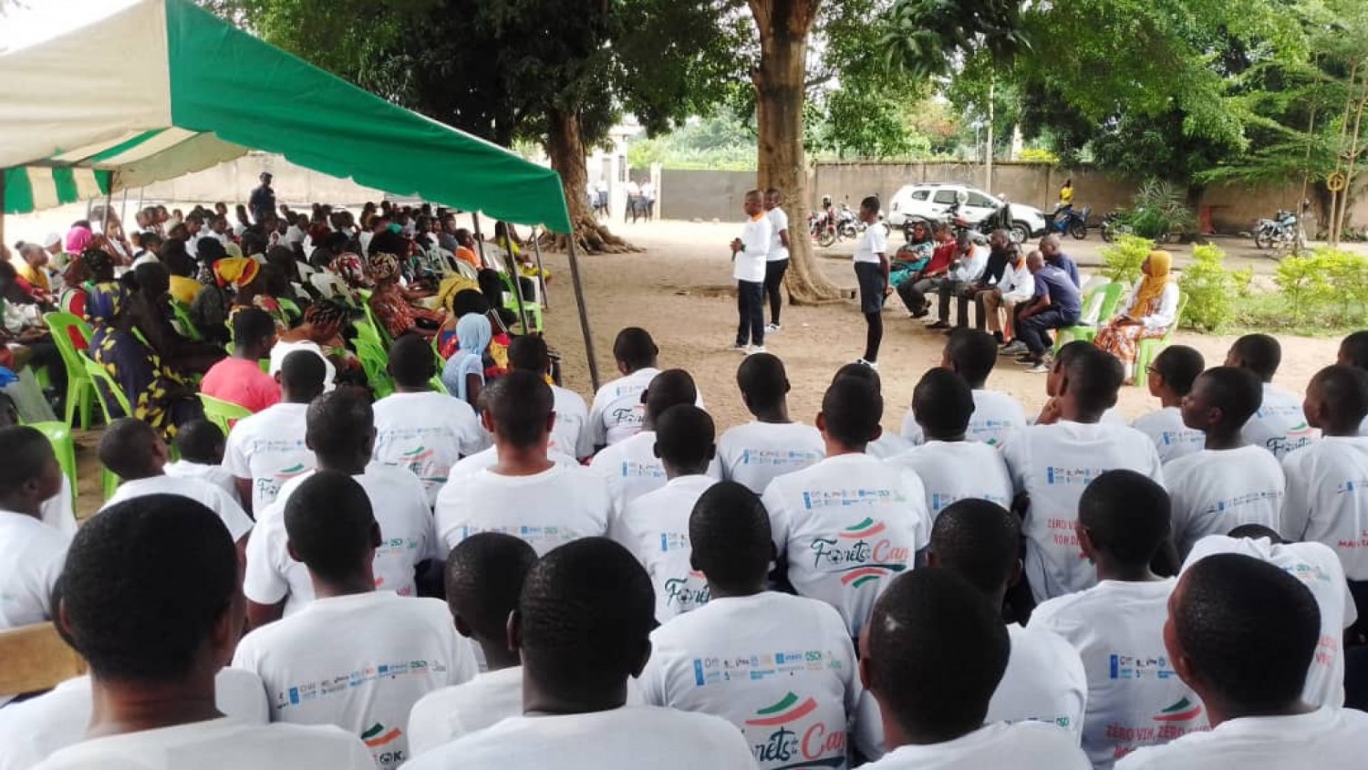 Côte d'Ivoire : Des parents échangent avec leurs enfants en stage de resocialisation au centre de service civique de Bouaké 1