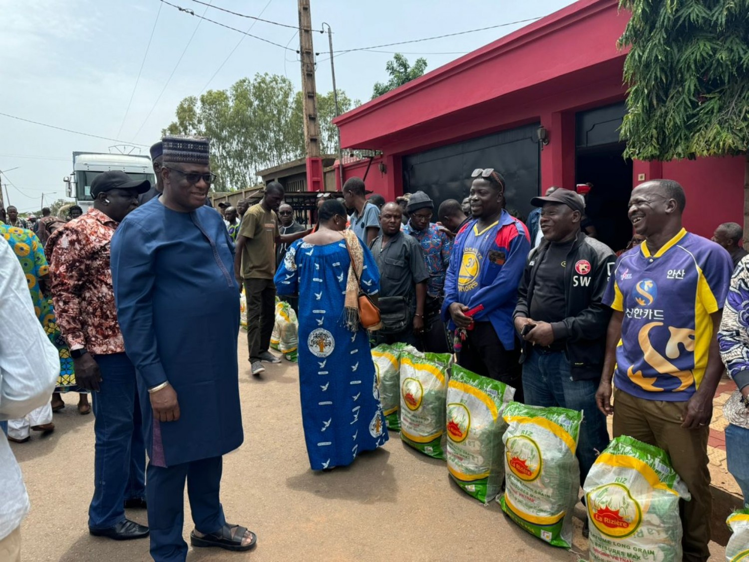 Côte d'Ivoire : Korhogo, Lass PR fait dons de vivres et de numéraires aux militants RHDP pour leur permettre de passer une bonne fête de Tabaski