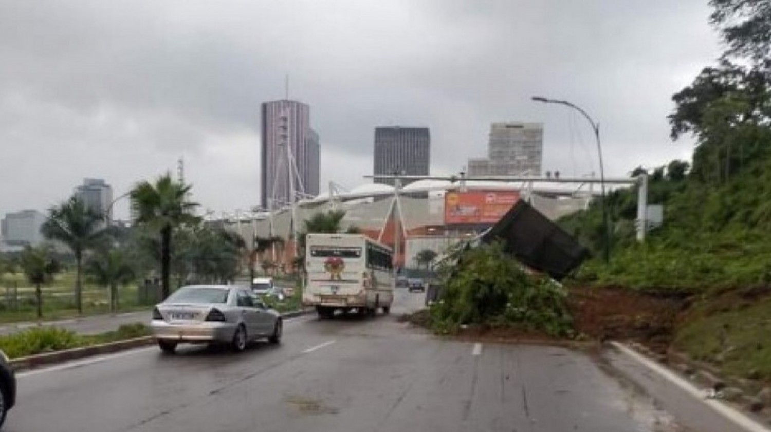 Côte d'Ivoire : Plateau, éboulement de terre dans le dos du stade Felix Houphouët Boigny, ce qui est conseillé aux automobilistes