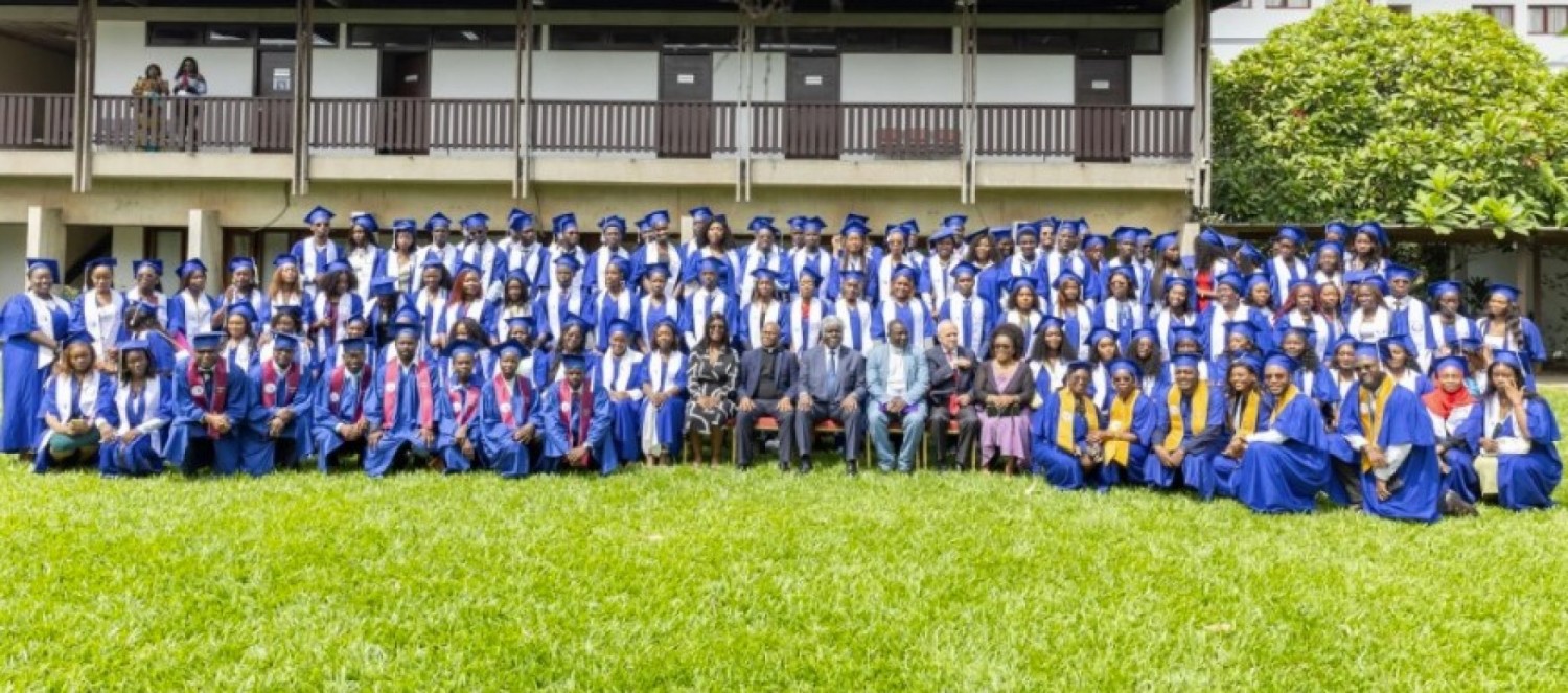 Côte d'Ivoire : CERAP-UJ, Robert Beugré Mambé remet à 135 étudiants leurs diplômes de fin de cycle et les exhorte au courage et à l'humilité dans le travail