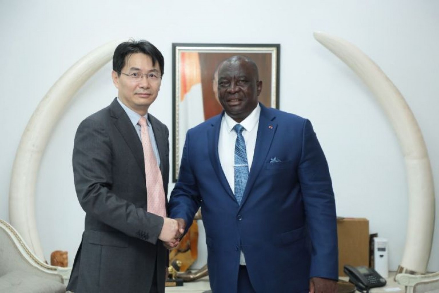 Côte d'Ivoire : L'organisation du SARA 2025 au centre d'une discussion entre le ministre d'État Adjoumani et l'ambassadeur Wu Jie