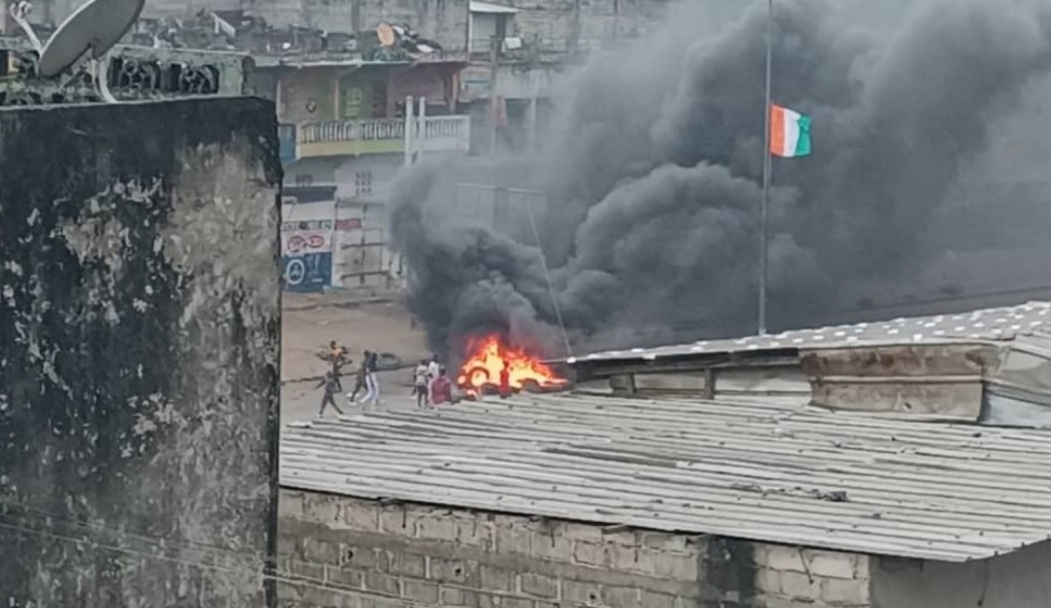 Côte d'Ivoire : Abobo-Anador, le déguerpissement des ferrailleurs, artisans et garagistes vire à l'affrontement avec les forces de l'ordre, des heurts signalés