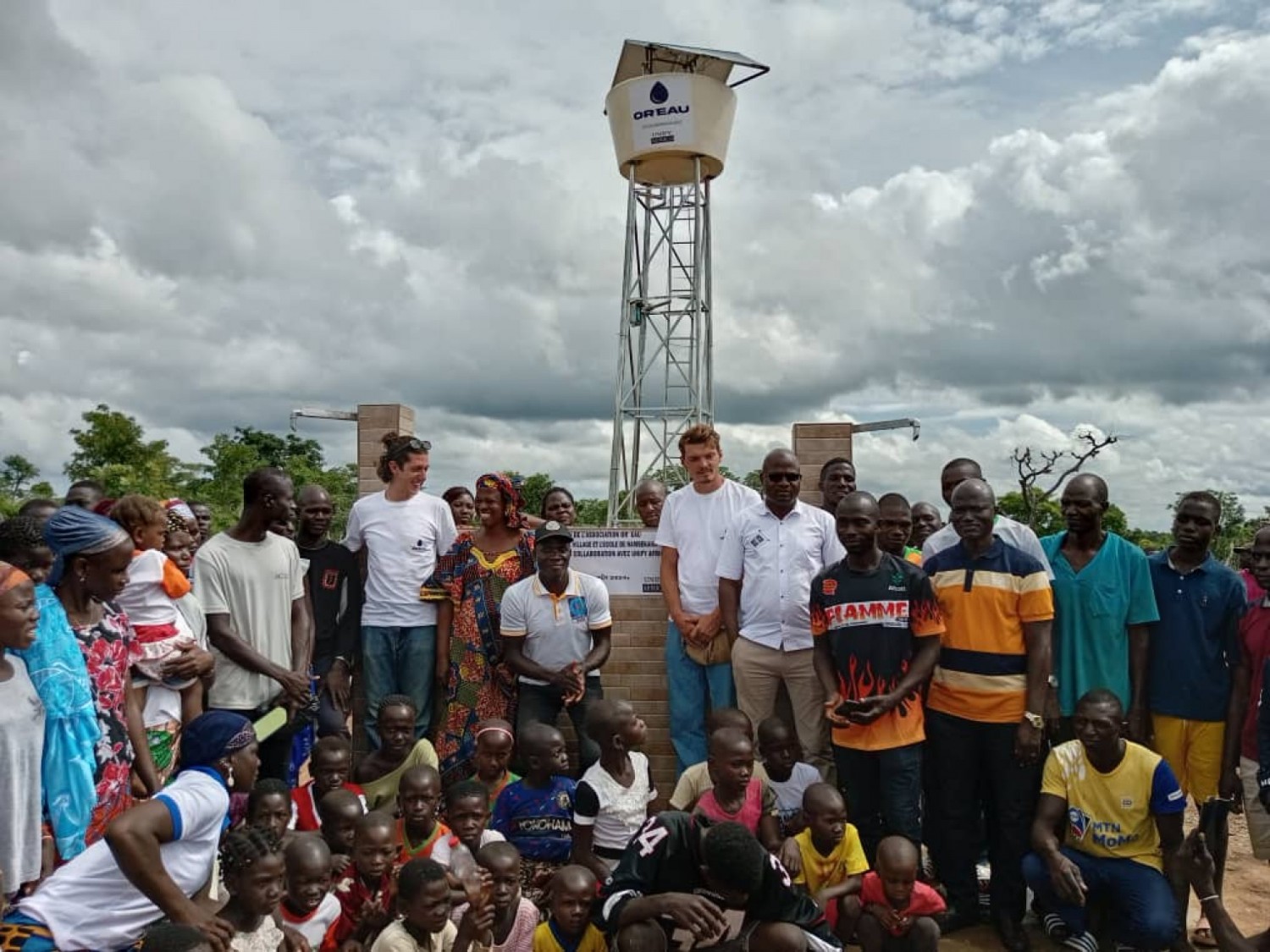 Côte d'Ivoire : Ferké, deux ONG et une mutuelle offrent un château d'eau moderne au village de Nabekaha