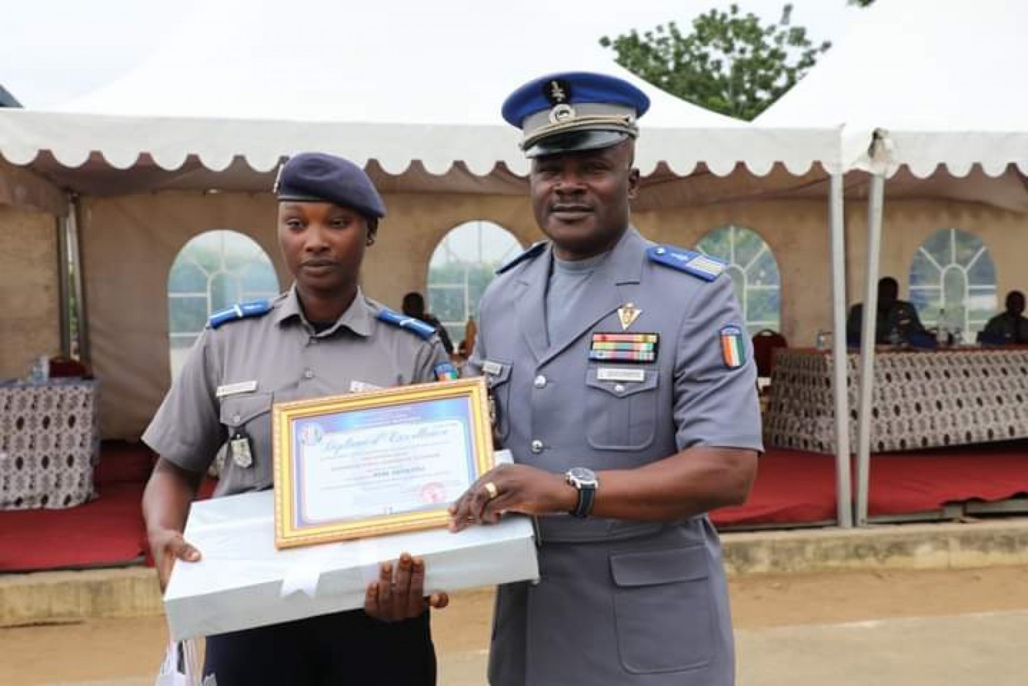 Côte d'Ivoire : École de gendarmerie, l'année académique 2023-2024 se referme par un repas de corps, le Colonel-major Camara Kinanya reconnaissant au Gal Apalo, aux officiers ...