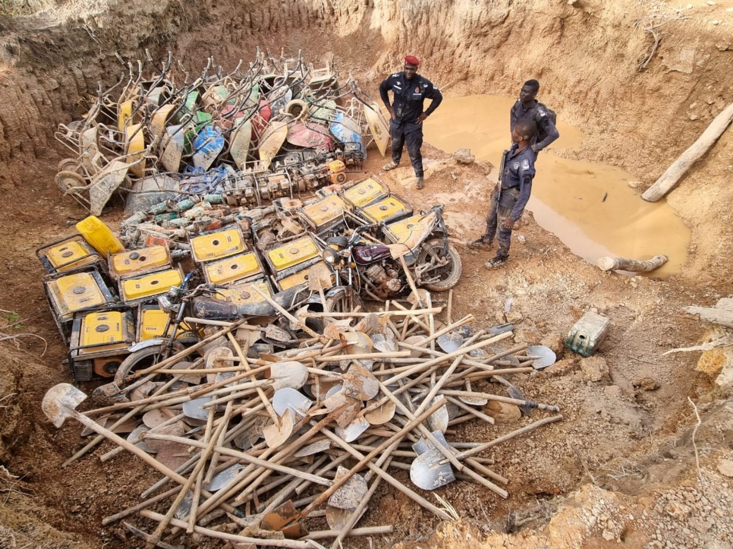 Côte d'Ivoire : Tengrela, la gendarmerie fait une descente musclée sur un site d'orpaillage illégal à Basso, un important arsenal détruit