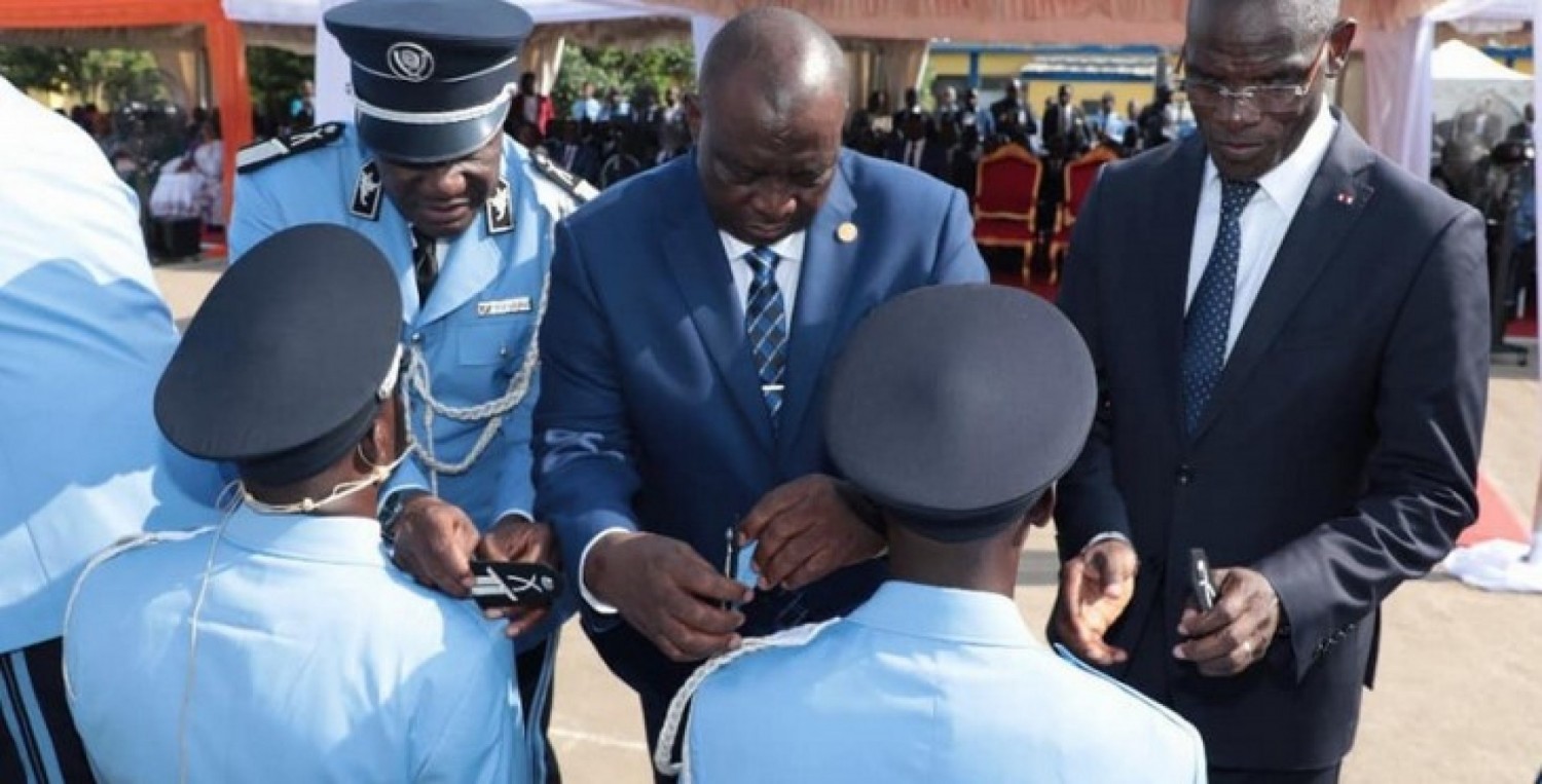 Côte d'Ivoire: Remise d'épaulettes aux Commissaires et Officiers stagiaires de Police ivoiriens et Congolais, le parrain Adjoumani encourage ces derniers à toujours rester conformes à leur devise