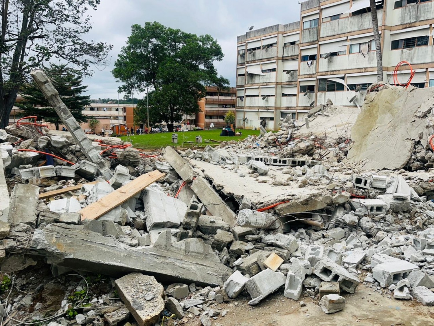 Côte d'Ivoire : Libération des chambres et des sites illégalement occupés, l'opération a débuté au campus de Cocody, deux fumoirs détruits