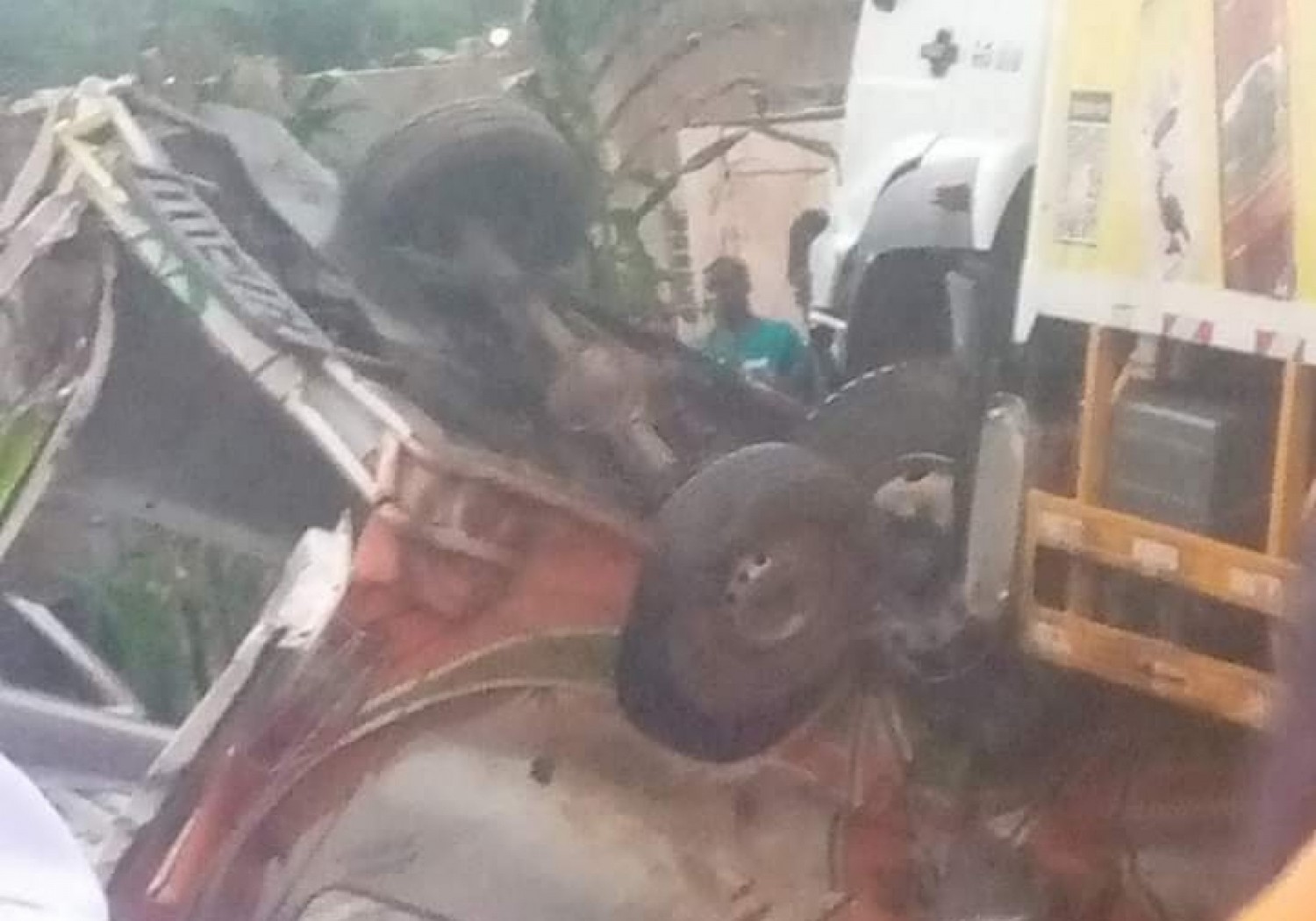 Côte d'Ivoire : Drame à Songon Saph, un camion fauche un gbaka et fait au moins 7 morts et plusieurs blessés