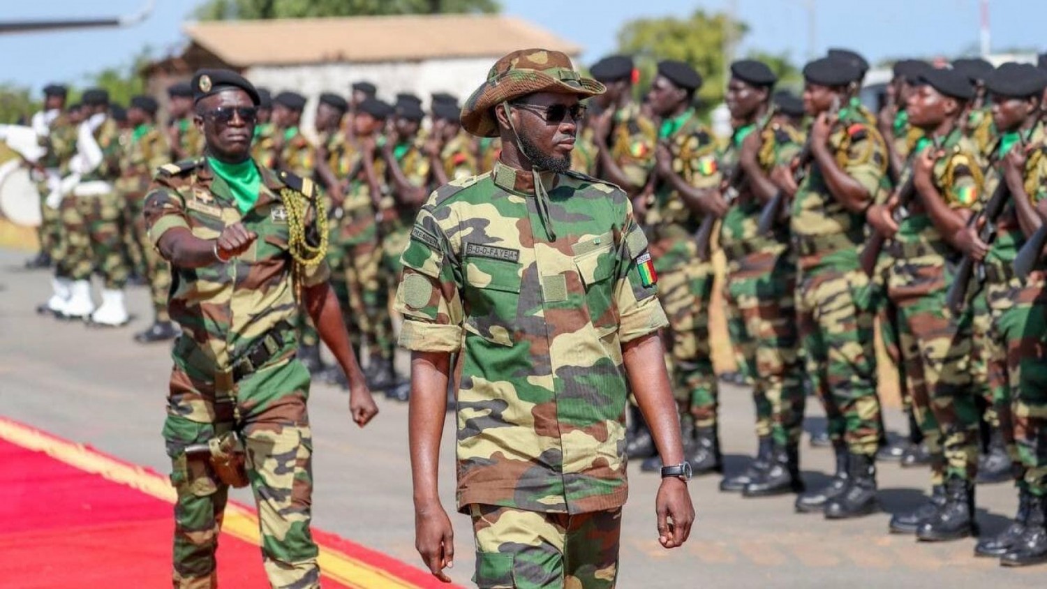 Sénégal : Bassirou Faye  en tenue militaire pour sa visite dans l'est