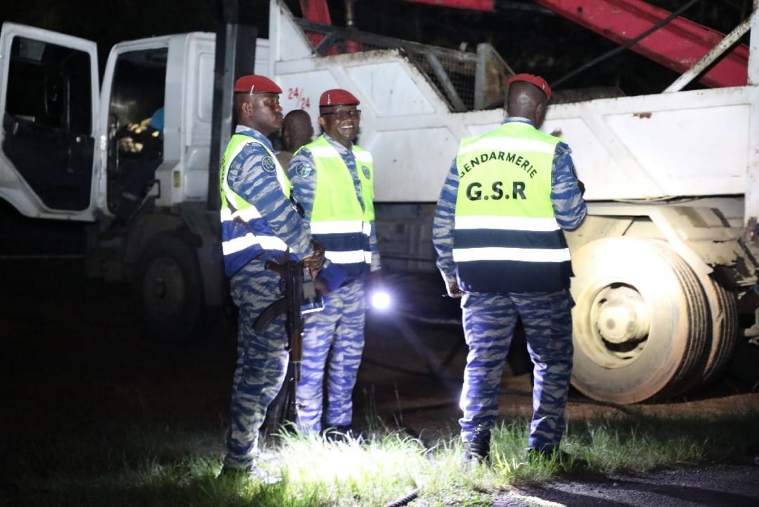 Côte d'Ivoire : Insécurité routière sur l'axe Abidjan-Katiola, 2 636 véhicules contrôlés et plusieurs chauffeurs sensibilisés par la Gendarmerie