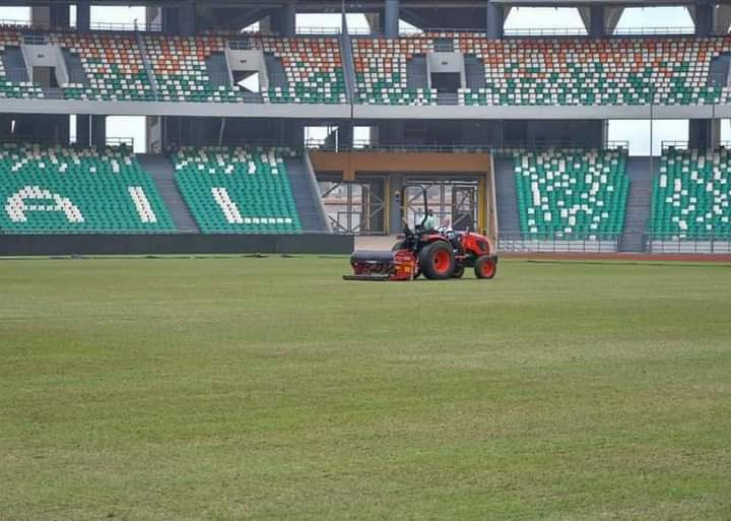 Côte d'Ivoire : Affaire de 08 mois de  salaires  impayés des employés en charge de l'entretien du stade d'Ebimpé, le Ministère des sports promet d'œuvrer pour la résolution rapide de la situation