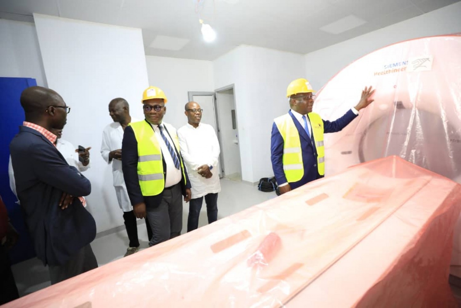 Côte d'Ivoire: Renforcement des équipements médicaux, Pierre DIMBA visite les CHU de Cocody, Angré et Treichville pour l'installation des IRM et scanners