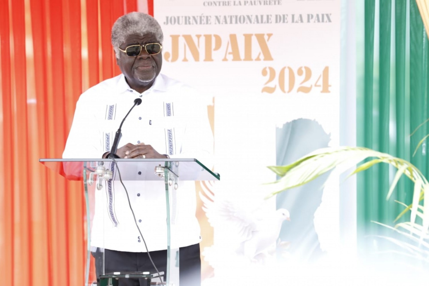 Côte dIvoire : JNPaix, Beugré Mambé prêche l'unité et la cohésion aux populations de la région du Gbôklè, et soulage 100 familles impactées par des inondations