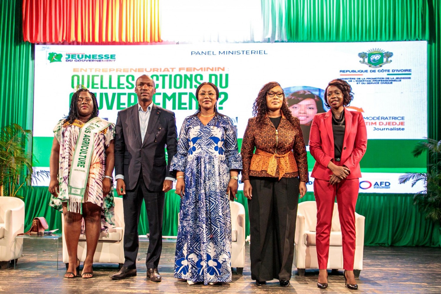 Côte d'Ivoire : Promotion de l'entrepreneuriat féminin jeunes, 163 femmes reçoivent des chèques d'un coût total de 219 985 792 FCFA pour le financement de leurs projets