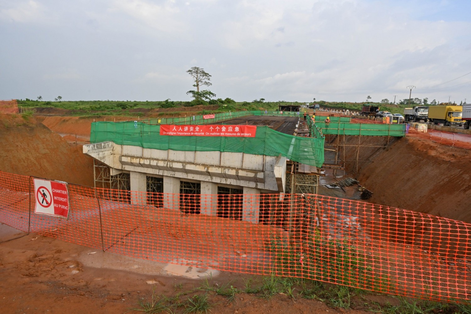 Côte d'Ivoire : Les travaux de construction de la voie de contournement d'Abidjan  Y4 offrent  plus de 500 emplois aux jeunes