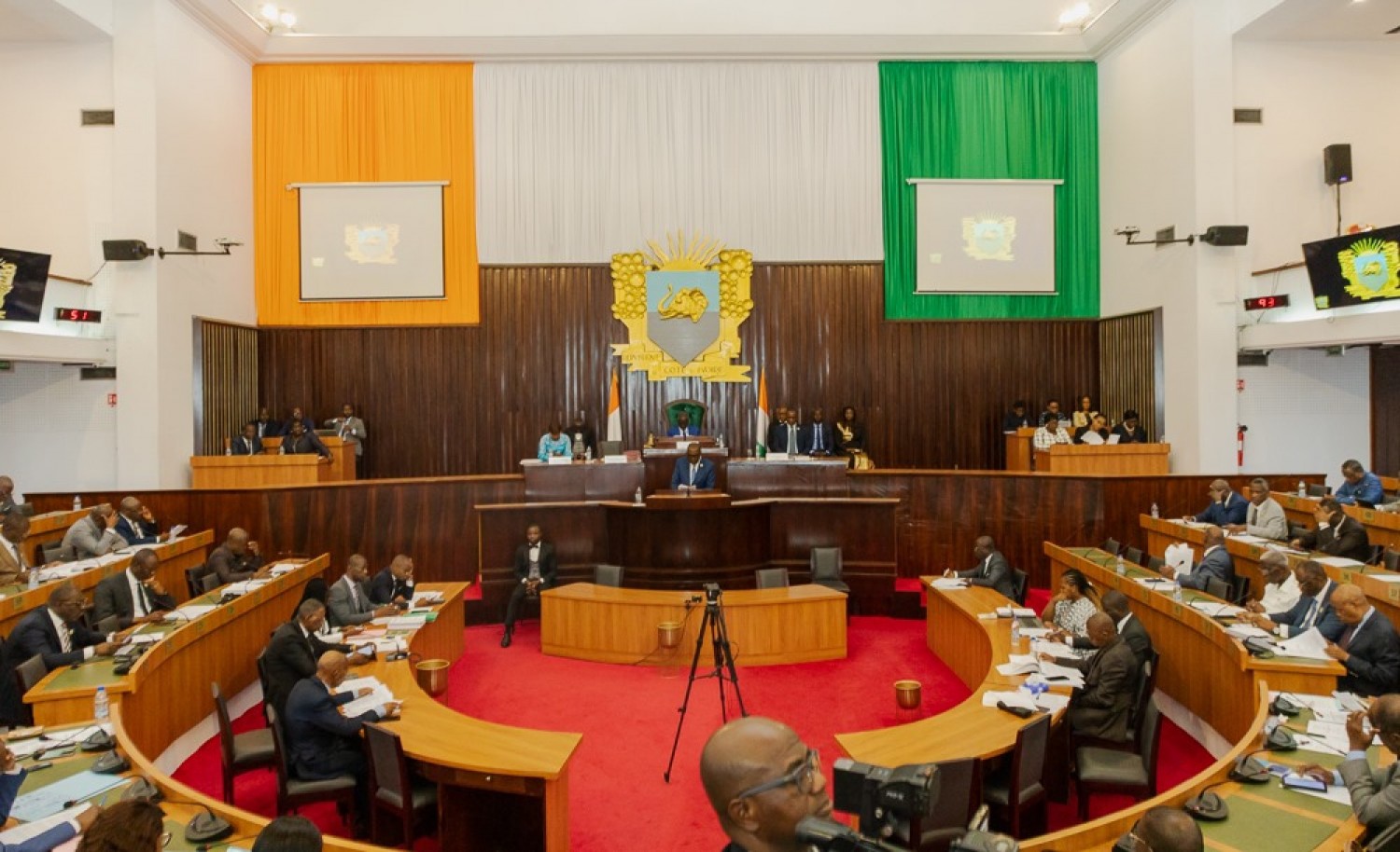 Côte d'Ivoire : Assemblée nationale, les projets de loi sur le règlement du budget de l'État pour l'année 2023 et le budget de l'État pour 2025 adoptés à la majorité par l'ensemble des députés