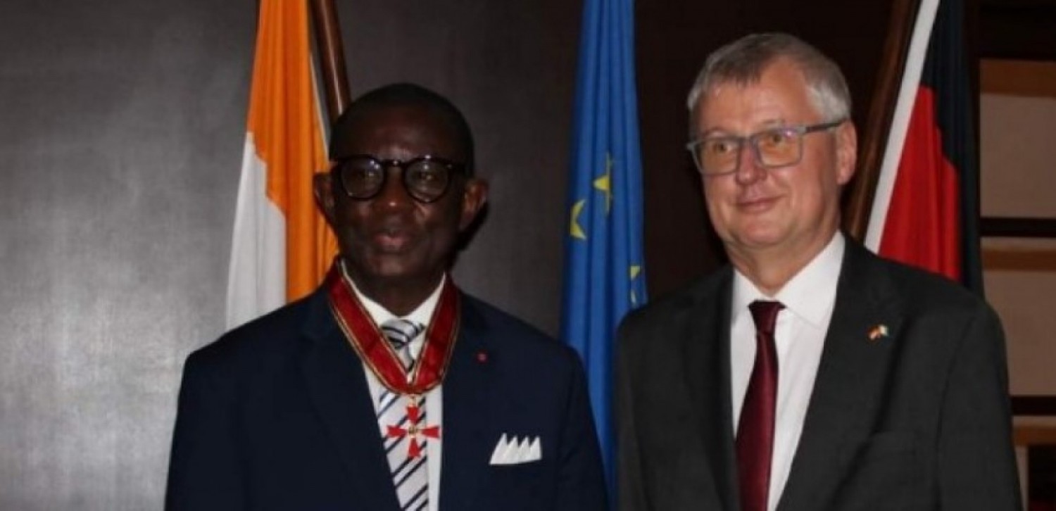 Côte d'Ivoire : Avant son départ de l'Allemagne, Mangou distingué par la Croix du mérite