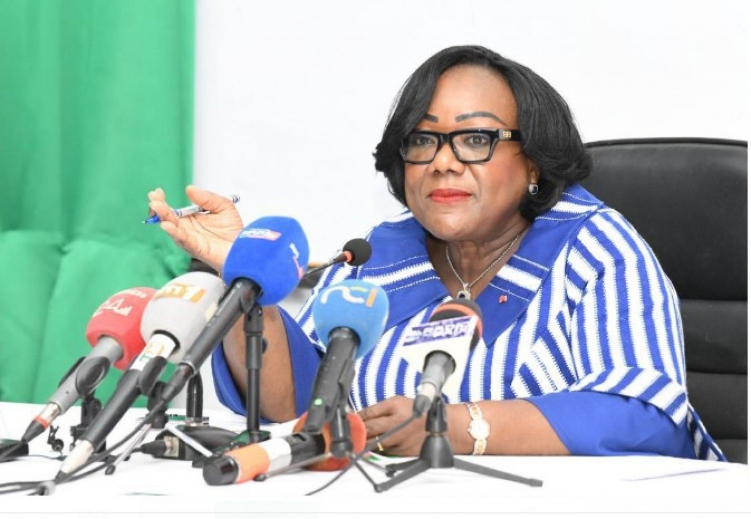 Côte d'Ivoire : Tensions  entre fonctionnaires et  gouvernement,  Anne Ouloto aux responsables syndicaux : « La Paix sociale n'a pas de prix »