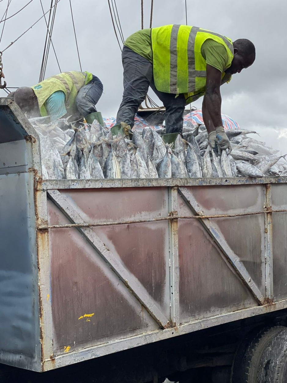 Côte d'Ivoire : Terminal à Pêche, un docker meurt asphyxié suite à une fuite d'ammoniac dans un navire contenant 300 tonnes de thon, des inquiétudes sur la qualité des poissons soulevées