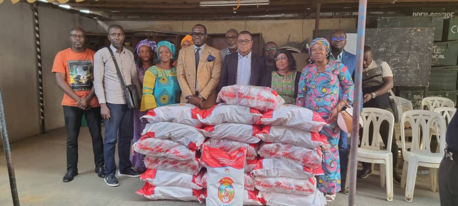 Côte d'Ivoire : Amélioration de l'alimentation des élèves, Kandia Camara offre 20 sacs de riz de 25 kg aux cantines scolaires de la DRENA 4 d'Abobo Centre