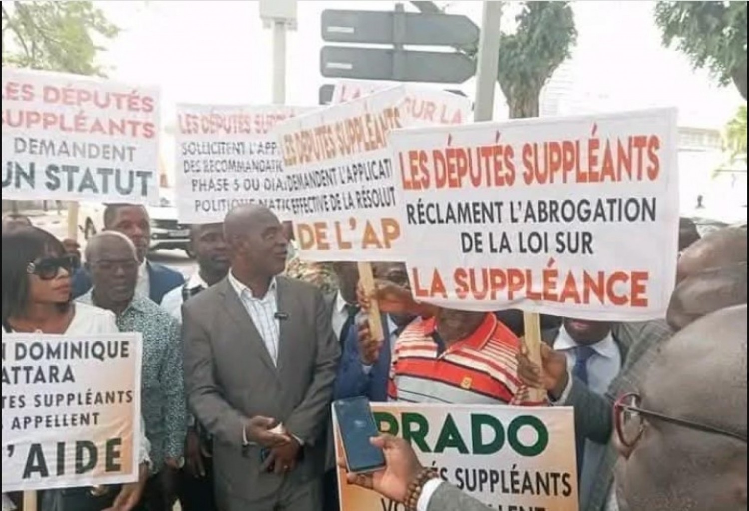 Côte d'Ivoire : Les Députés suppléants ont manifesté mercredi  pour réclamer  un cadre juridique adapté et un statut officiel, Bictogo refuse-t-il de les recevoir ?