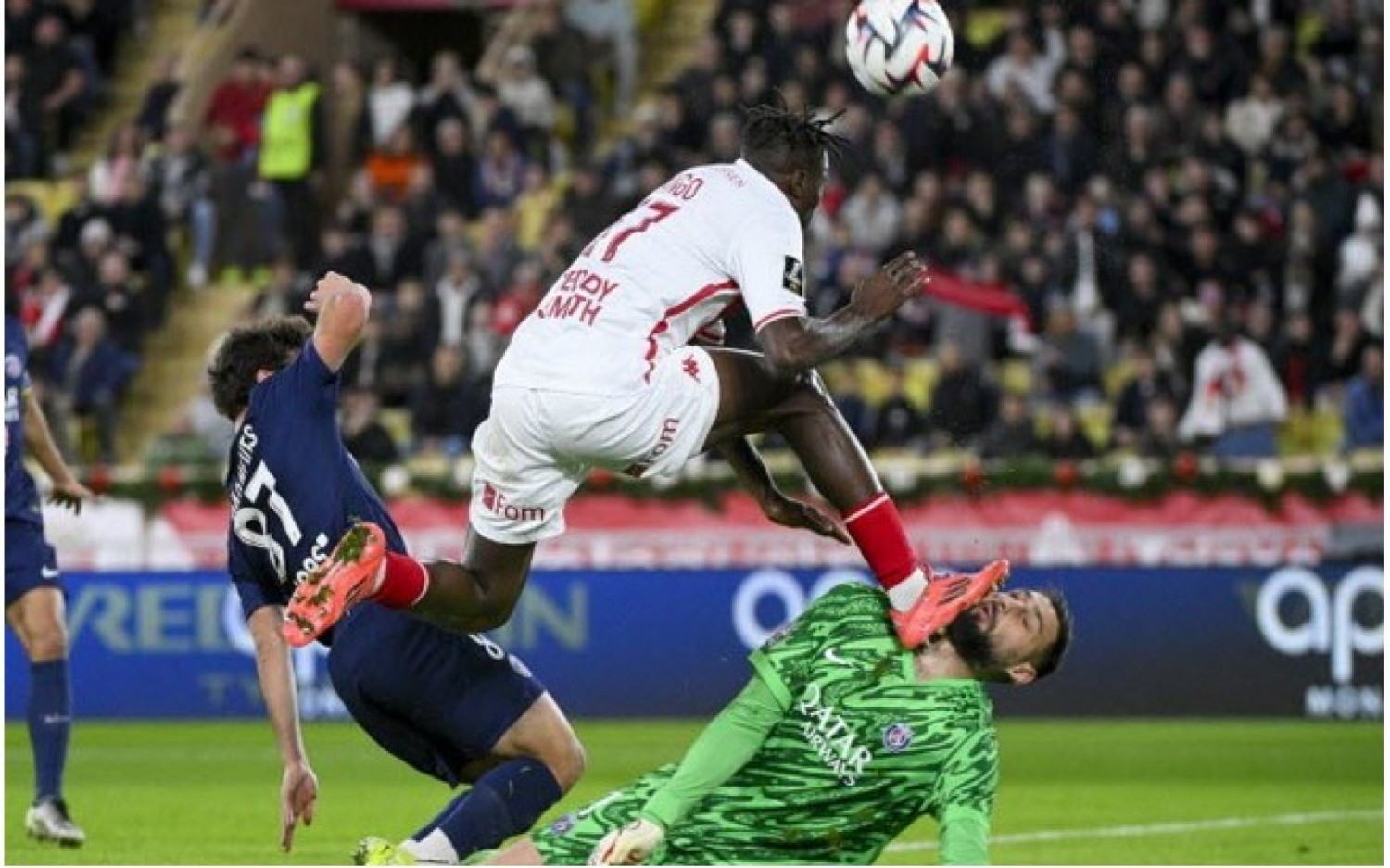 Côte d'Ivoire : La semelle de Wilfried Singo sur le visage du gardien du PSG Gianluigi Donnarumma et  insultes racistes sur les réseaux sociaux, la FIF réagit, le joueur présente ses excuses