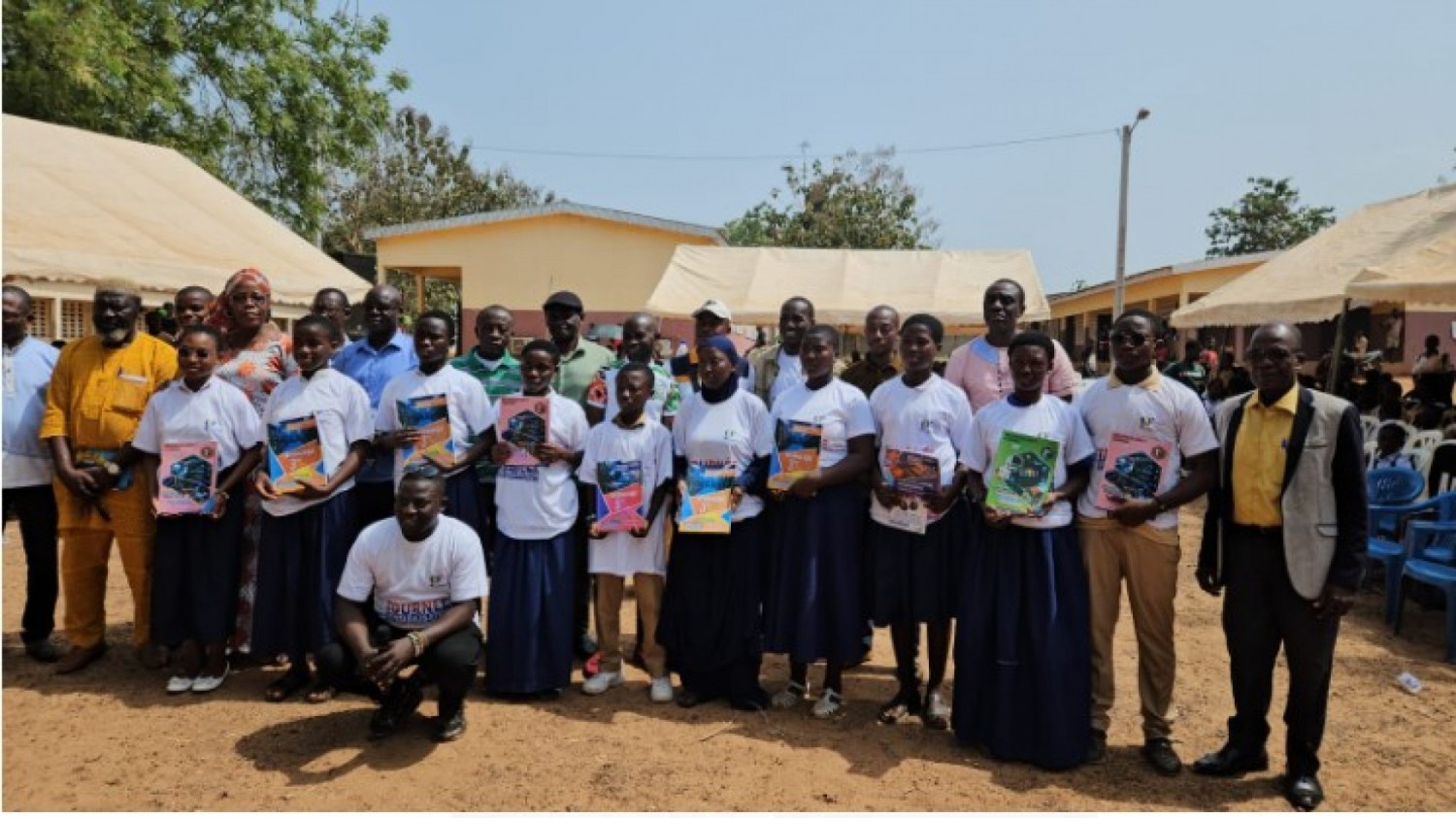 Côte d'Ivoire : M'Batto (Moronou),  les élèves de la ville abandonnent les congés anticipés au profit de la sensibilisation sur le mauvais usage des réseaux sociaux en milieu scolaire