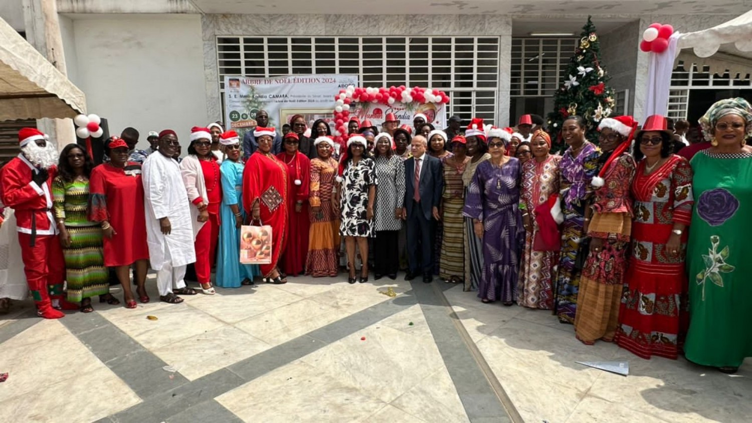 Côte d'Ivoire : Abobo, la maire Kandia Camara fait vivre la magie de Noël à 9000 enfants et offre des motos aux sapeurs pompiers d'Anonkoua