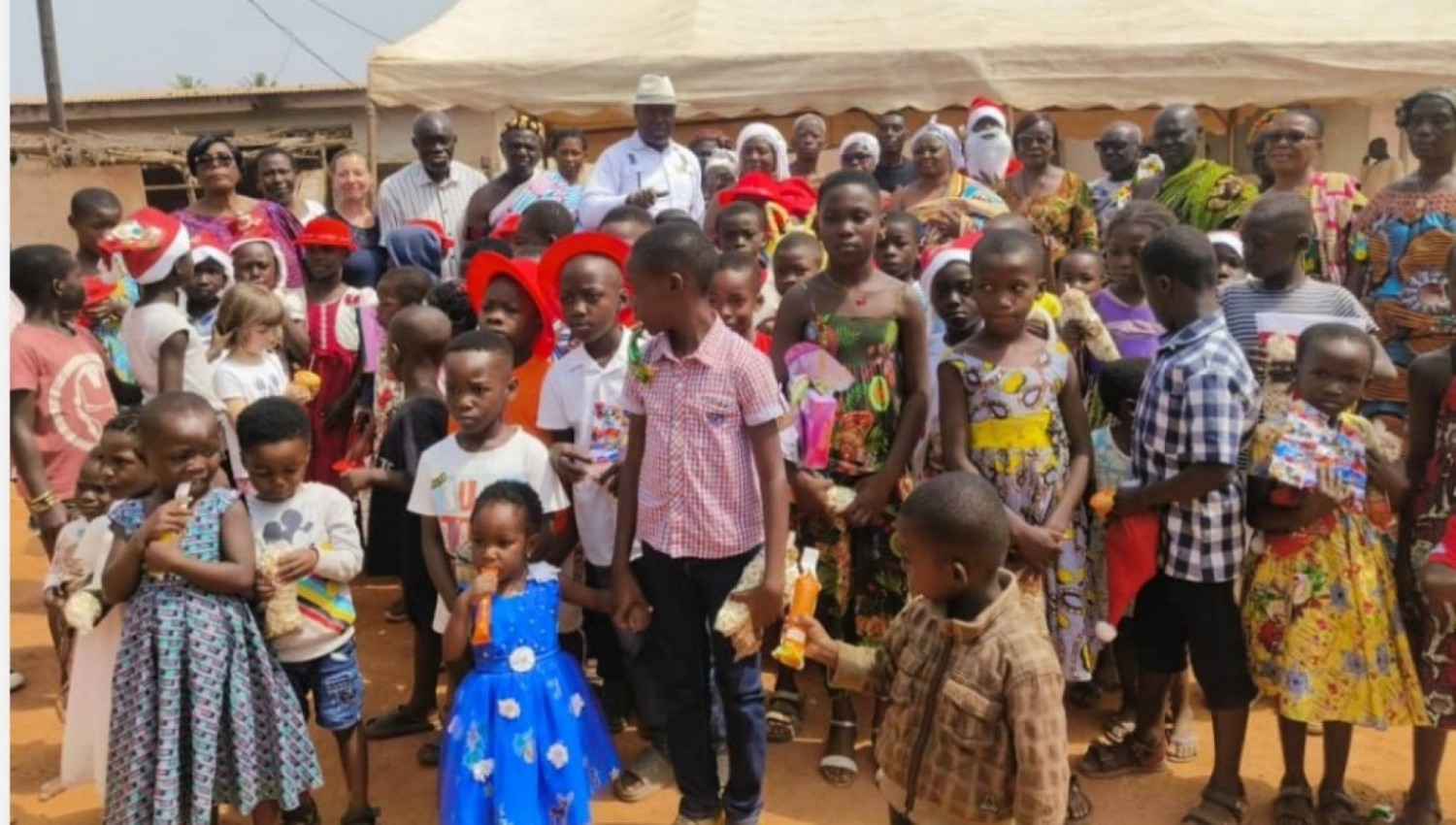 Côte d'Ivoire : Le ministre Léon Kacou Adom illumine les cœurs de près de 1500 enfants dans l'Indénié-Djuablin