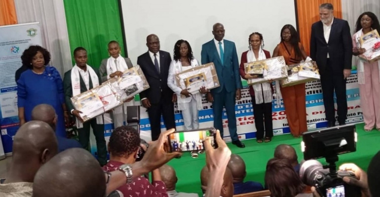 Côte d'Ivoire : Promotion de l'excellence, le gouvernement célèbre les meilleurs internes des hôpitaux pour l'année 2024 et les exhorte à être à l'avant-garde des avancées médicales