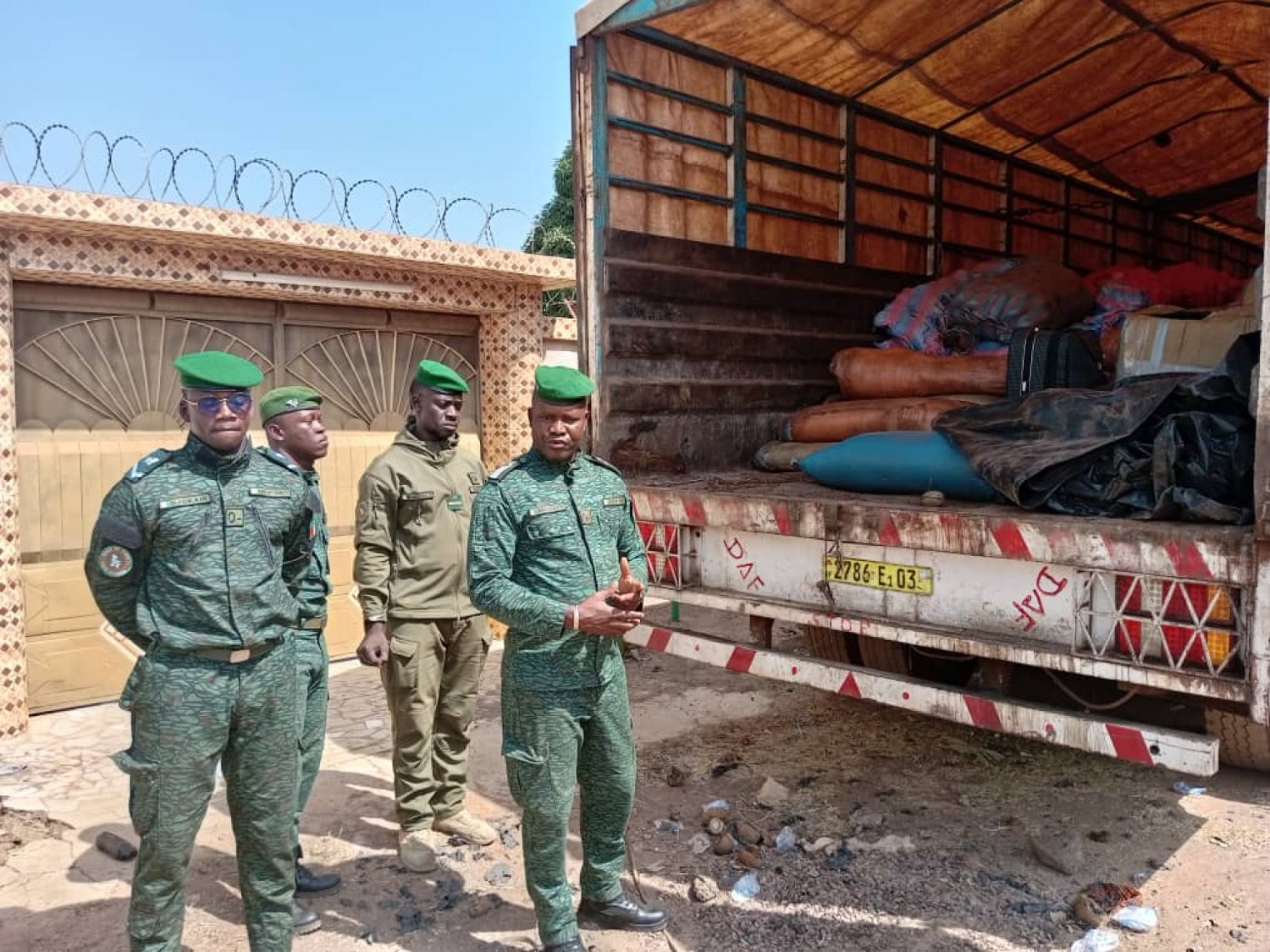 Côte d'Ivoire : Ferké, un camion transportant près de 40 tonnes de cacao et de café frauduleux en partance pour le Burkina Faso intercepté