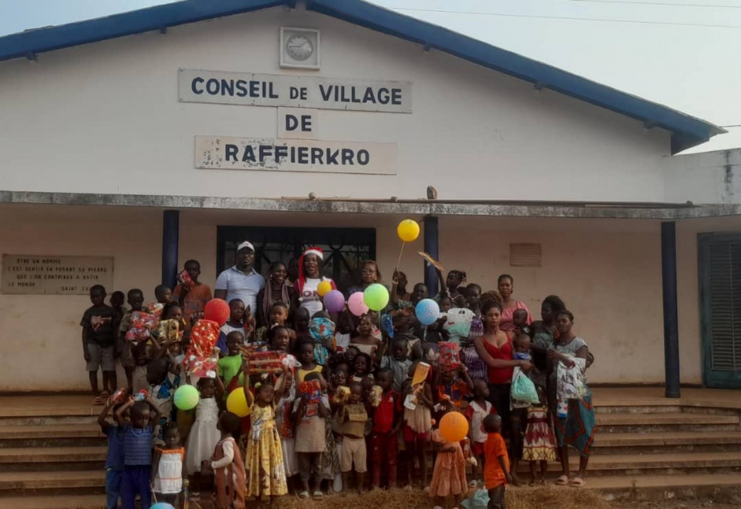 Côte d'Ivoire : Bouaké, les enfants dont les parents souffrent de la lèpre à Raffierkro comblés de cadeaux