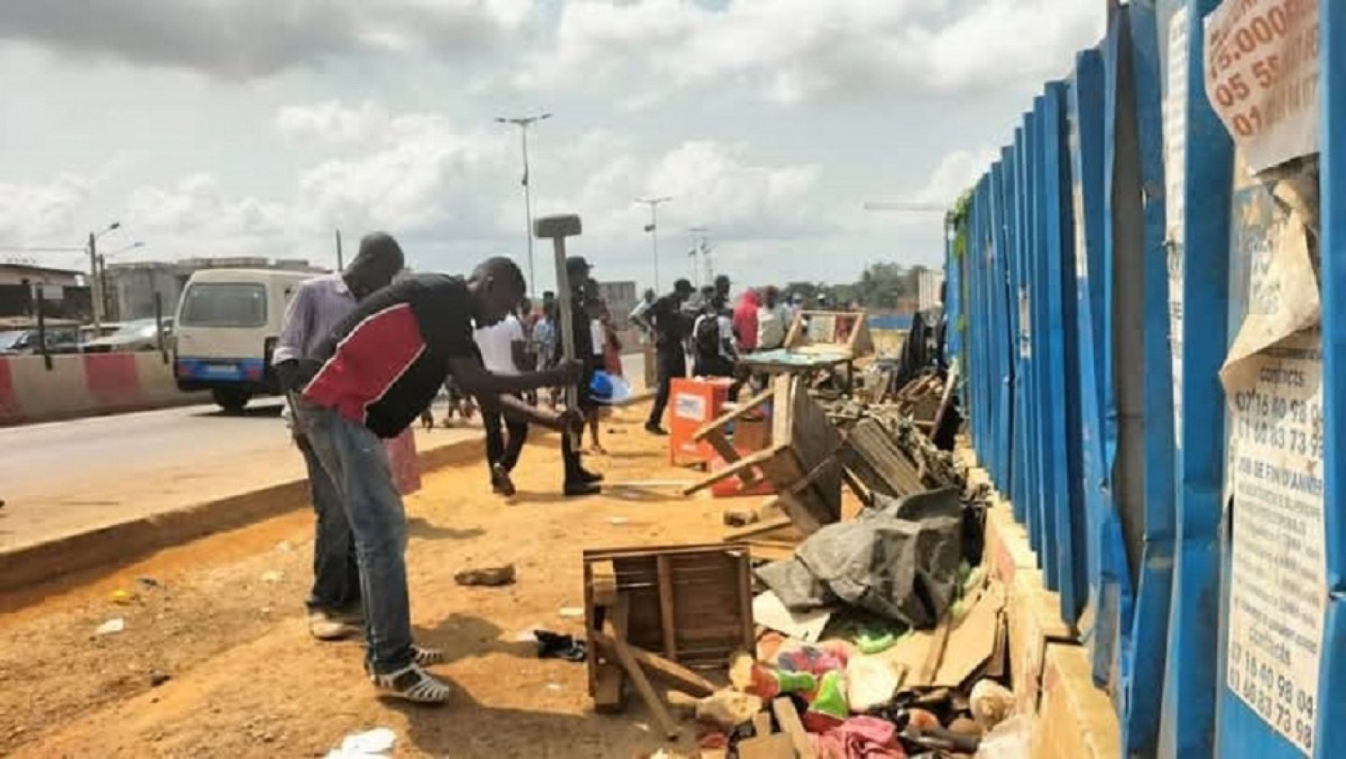 Côte d'Ivoire : Yopougon, recolonisation de la voie publique réhabilitée entre Siprorex et le carrefour zone, début de l'opération de libération des trottoirs et chaussées