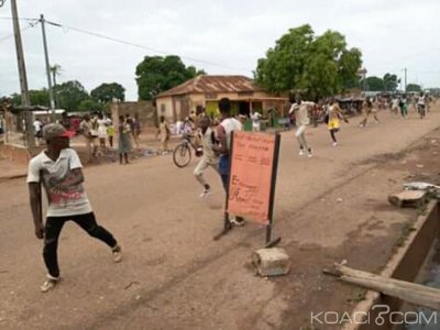 Côte d'Ivoire : À Daoukro, pour la date d'arrêt des notes trouvée très proche, des élèves manifestent dans la ville