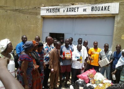 Côte d'Ivoire : Les journalistes solidaires des pensionnaires de  la prison civile, à  l'Arche et à  l'hôpital Saint Camille