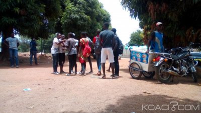 Côte d'Ivoire : En vue d'électrocuter ses adversaires lors d'une rencontre politique,  un jeune homme, avec un taser sème la panique