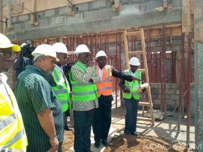 Côte d'Ivoire : Yopougon, le maire sur les chantiers en cours de réalisation a lancé une  opération d'assainissement autour des écoles