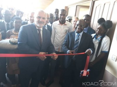 Côte d'Ivoire: À l'UAO de Bouaké pour l'inauguration de l'antenne Campus France,   Gilles Huberson remet des diplômes aux étudiants