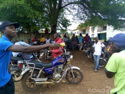 Côte d'Ivoire: Des hommes en tenue dépouillent les passagers des moto-taxi et font un mort à  l'ouest du pays