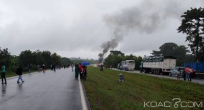 Côte d'Ivoire : Sur l'autoroute du nord, explosion spectaculaire d'un camion transportant des bouteilles de gaz, voie coupée pendant plusieurs minutes