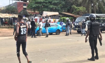 Côte d'Ivoire: À Yopougon, un chauffeur de taxi reçoit une balle dans le pied, ses amis manifestent et barrent les routes