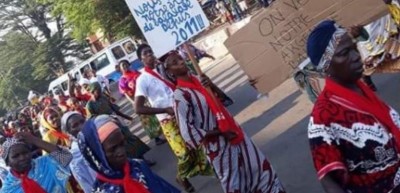 Côte d'Ivoire: A Yopougon, manifestation de rue des femmes  balayeuses, elles réclament leur argent impayé