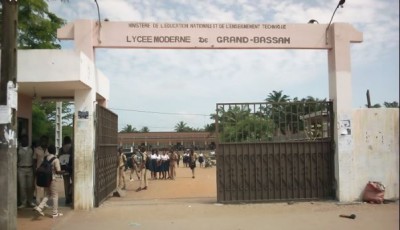 Côte d'Ivoire: Perturbation des cours pour anticiper  congés, quand  étudiant et  maçon et autres  s'en mêlent à Bassam